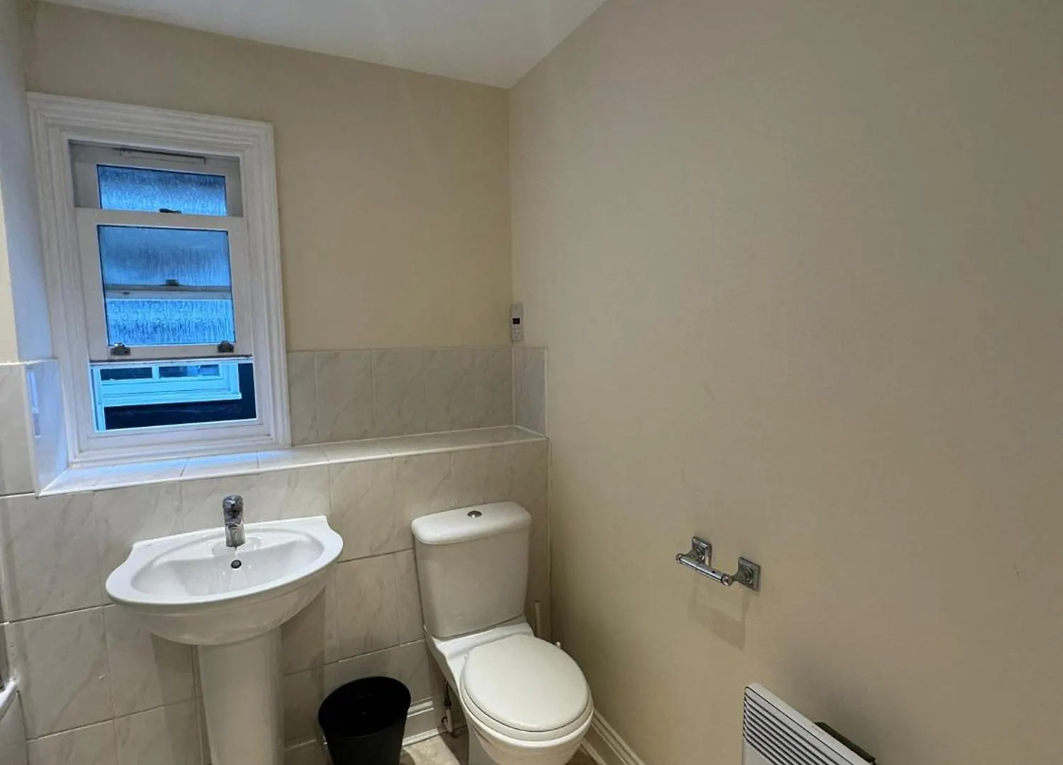 Quiet Residential Apartment With Amenities Locally London