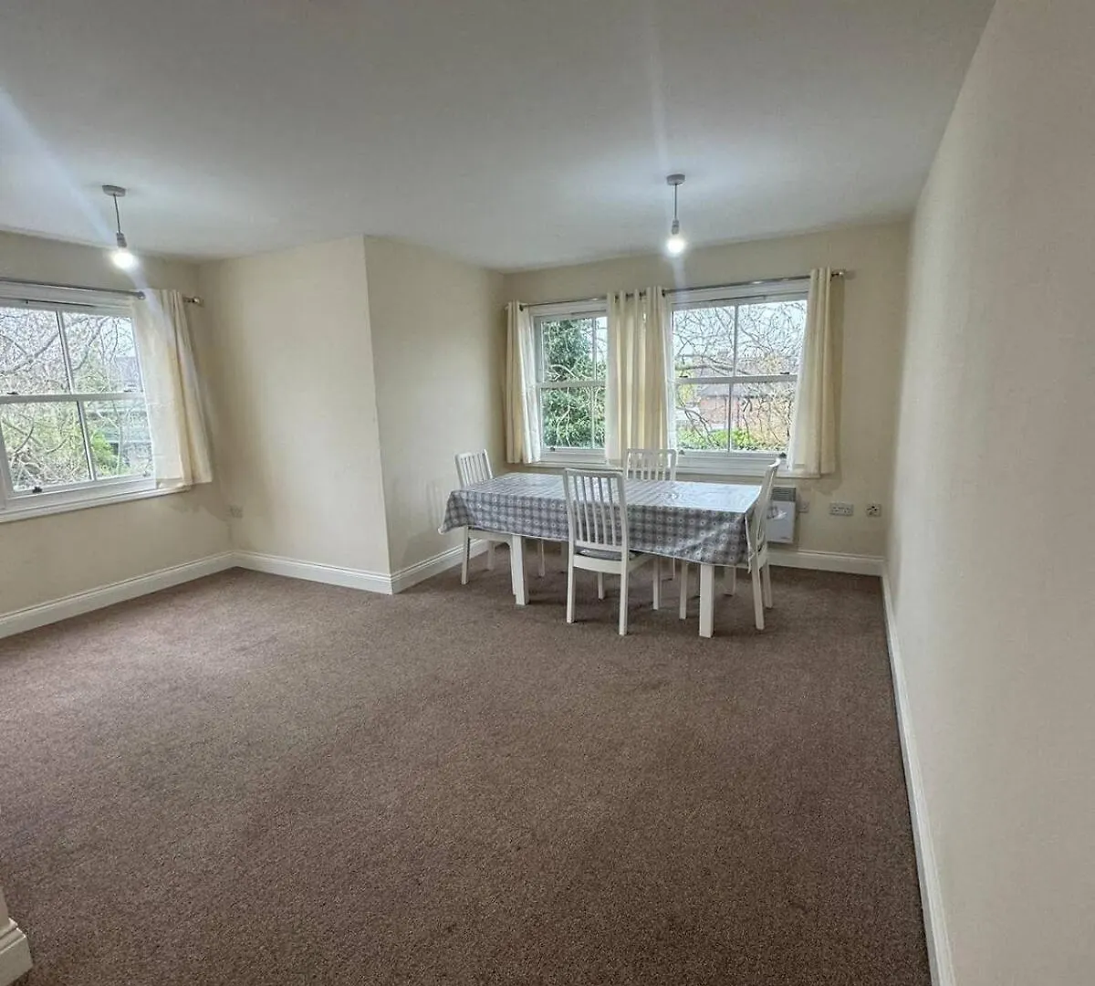 Quiet Residential Apartment With Amenities Locally London 0*,  United Kingdom