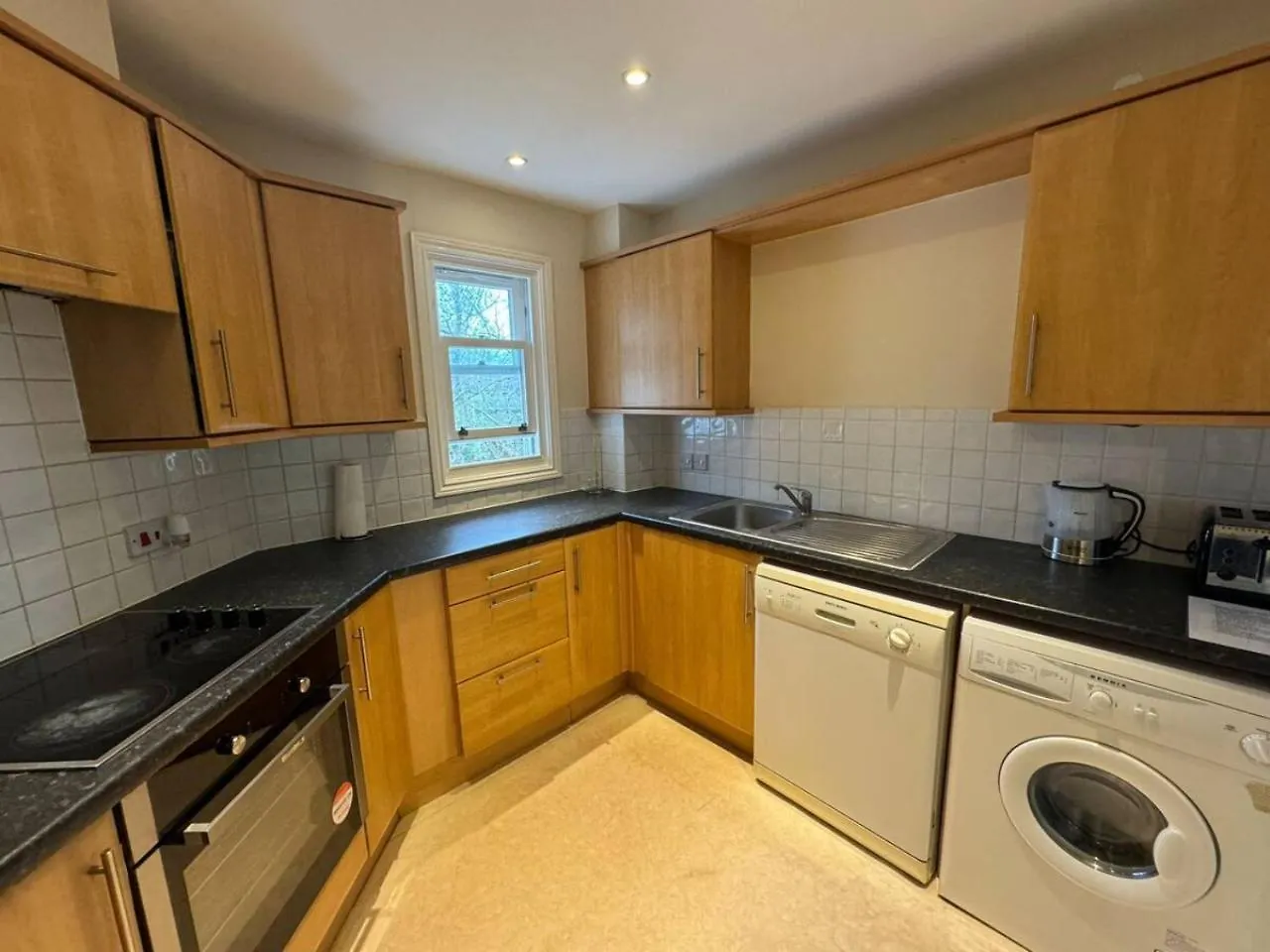 Quiet Residential Apartment With Amenities Locally London United Kingdom
